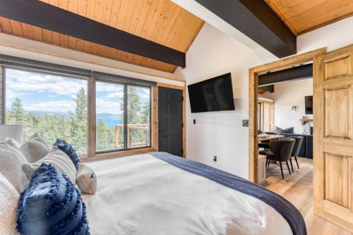 Lake Tahoe Luxury Cabin by AvantStay Lake View