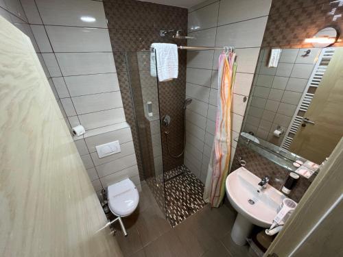 Deluxe Twin Room image 3