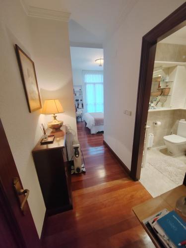 Habitación con baño privado en el centro de Bilbao, Bilbao (fotografie 3)
