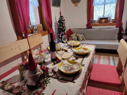 Iekārtas, Dolná chata u Bratríkov (Dolna chata u Bratrikov) in Cerveny Klastor