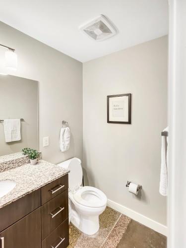 1 Br - 8 Min Walk To Court Ave District Downtown 1 Br - 8 Min Walk To Court Ave District Downtown