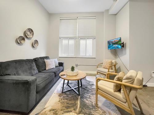 1 BR - 8 min walk to Court Ave District Downtown