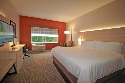 Photo - Holiday Inn Express & Suites Ocala, an IHG Hotel