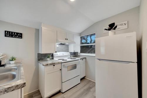 Tampa Delight Modern 2 Bedroom Retreat in Tampa, USA