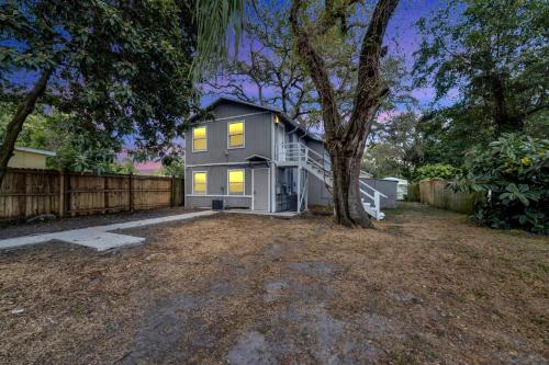 Tampa Delight Modern 2 Bedroom Retreat in Tampa, USA
