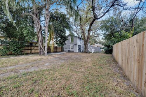 Tampa Bliss Comfy 2 Bedroom Apartment in Tampa, USA