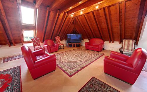 Shared lounge/TV area, Villa Strampelli in Monte Migliore-la Selvotta