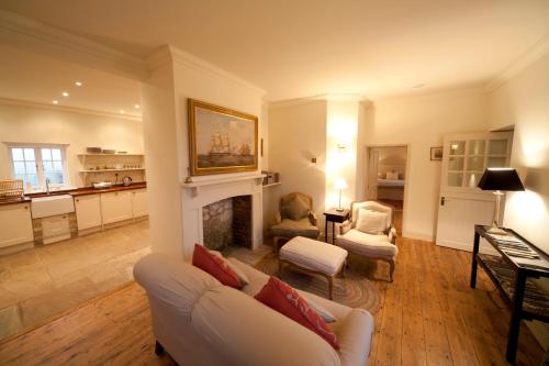 Old Coastguards - Stunning Historic Cottage in Totland