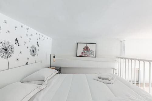 Florence Statuto Bright and Modern Apartment