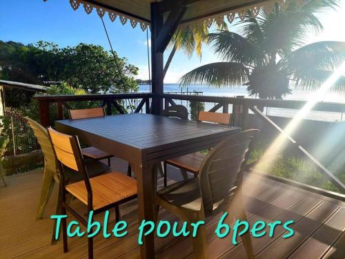 FARE Miti en bord de mer Fare Tepua Lodge in Raiatea