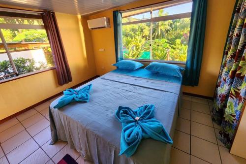 FARE Miti en bord de mer Fare Tepua Lodge in Raiatea