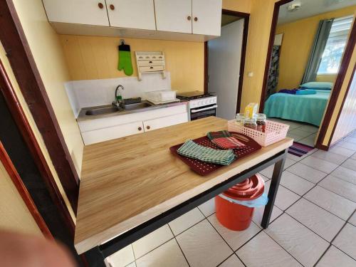 FARE Miti en bord de mer Fare Tepua Lodge in Raiatea