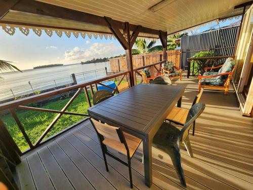 FARE Miti en bord de mer Fare Tepua Lodge in Raiatea
