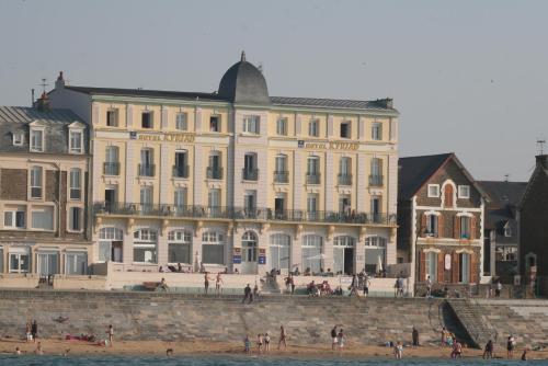 Hotel Kyriad Saint Malo Centre Plage - Hôtel - Saint-Malo