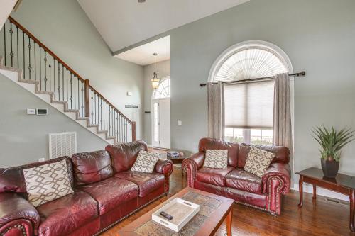 Large Clarksville Family Home about 4 Mi to Speedway! in Oak Grove, USA