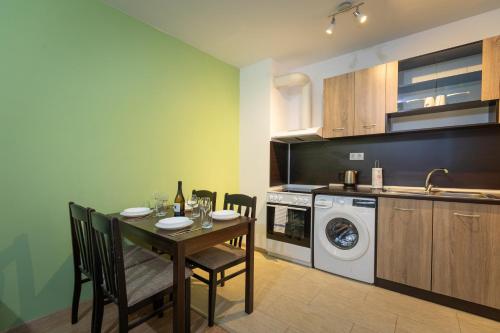 Modern and Bright Apartments near Center - FREE PARKING, Sofia (photo 3)