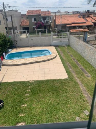 Casa com 4 quartos e piscina pra aproveitar