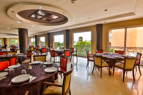 Restaurant, Complexe El Bassatine in Beni Mellal