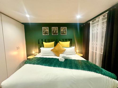 The Green Diamond - 2 King Beds Apartment