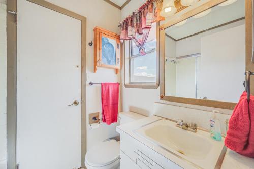 Rustic Lakefront House with Exotic Animals! - image 12