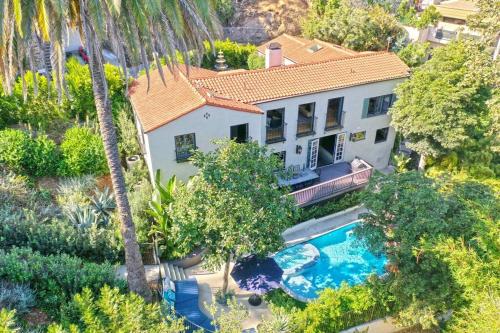 Designer Pool Villa Under the Hollywood Sign in Los Angeles, USA