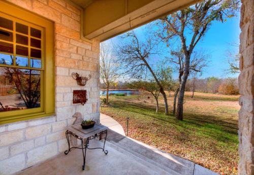Mesquite Creek Farmhouse in New Braunfels, USA