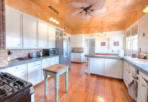 Mesquite Creek Farmhouse in New Braunfels, USA