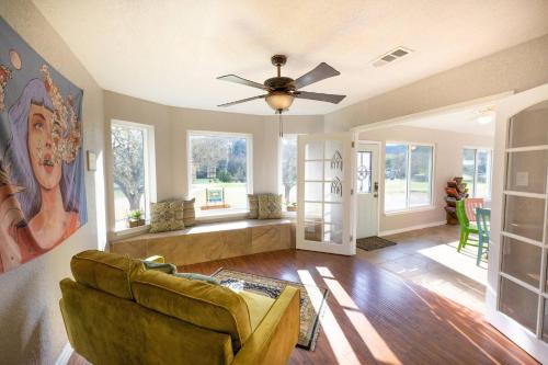 the Gratitude Haus in New Braunfels, USA
