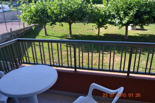 One-Bedroom Apartment image 1