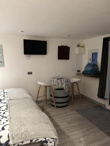 Cosy open plan Cabin in Dublin 11 suit 2 persons