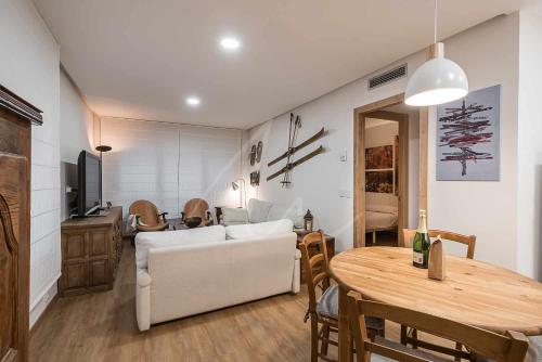 Bonaigua 007 by SeaMount Rentals - Apartment - Naut Aran