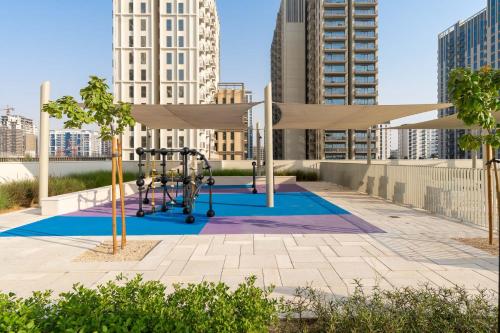 Modern 2 Bedroom Amazing Amenities and Location - image 2