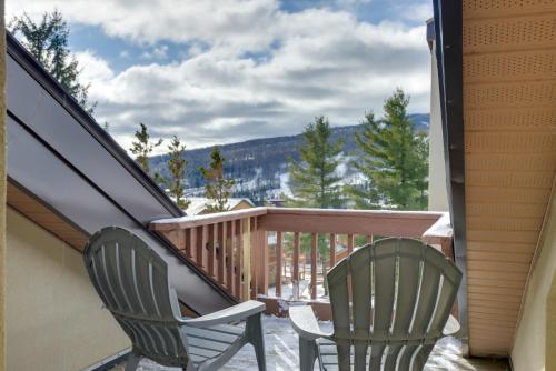 West Dover Condo with Fireplace Half Mi to Mt Snow