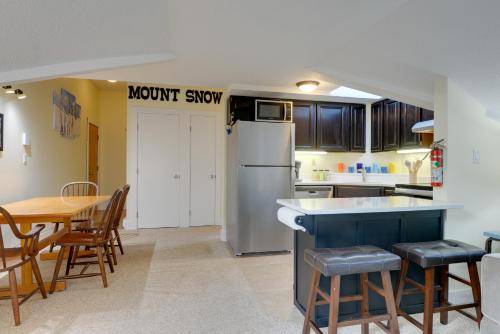 West Dover Condo with Fireplace Half Mi to Mt Snow