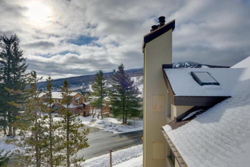 West Dover Condo with Fireplace Half Mi to Mt Snow