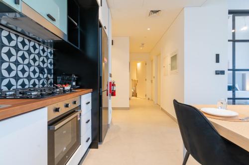 Classy Modern 2 Bedroom Perfect for Family - image 14