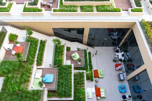 Classy Modern 2 Bedroom Perfect for Family - image 2