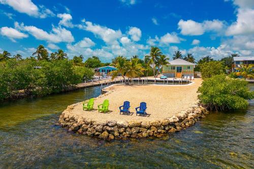 Waterfront Captain House with Boat Basin & Ramp in Summerland Key, USA