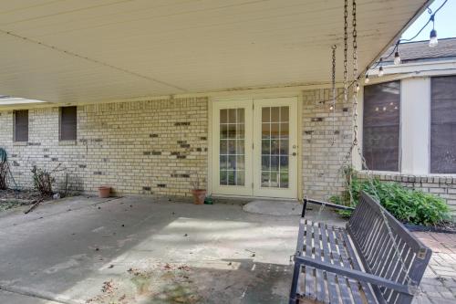 Beaumont Rental Home about 2 Mi to Gulf Terrace Park!