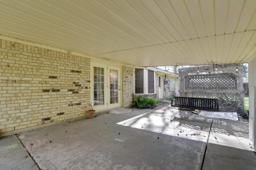 Beaumont Rental Home about 2 Mi to Gulf Terrace Park!