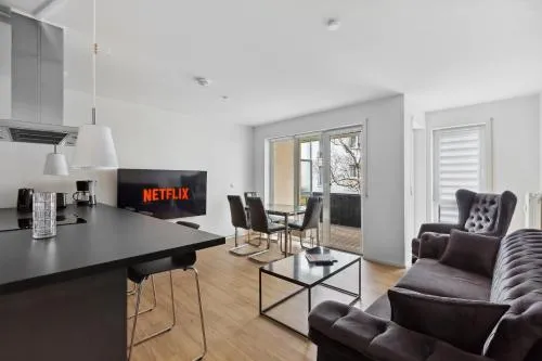 Eindrucksvolle Zwei-Zimmer-Wohnung mit Balkon und großer Küche in Leipzig, Deutschland