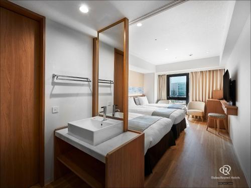 Deluxe Twin Room (1 Adults) - Non-Smoking image 2