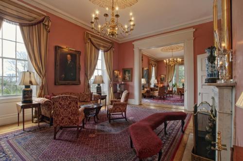 บริการและสิ่งอำนวยความสะดวก, Antrim 1844 in เวสต์มินสเตอร์ (MD)