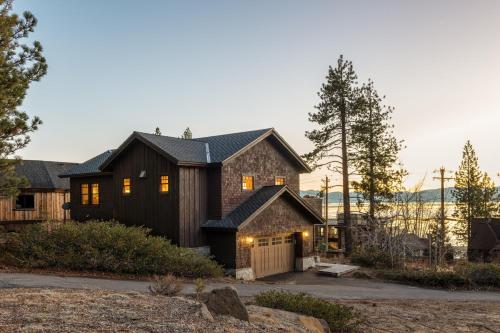 Atkinson by AvantStay Lake Front Home w Stunning Views in Tahoe Vista