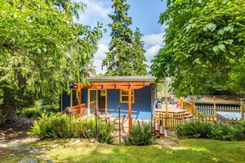 Coupeville Mid-Century Bungalow by AvantStay