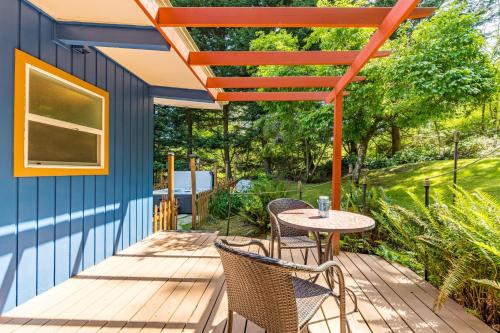 Coupeville Mid-Century Bungalow by AvantStay