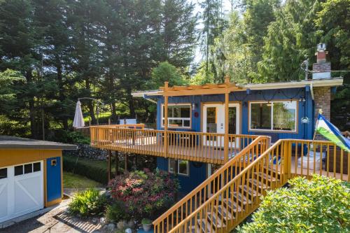 Coupeville Mid-Century Bungalow by AvantStay