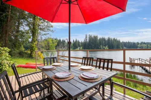 Goss Lake Getaway by AvantStay Lakefront Escape