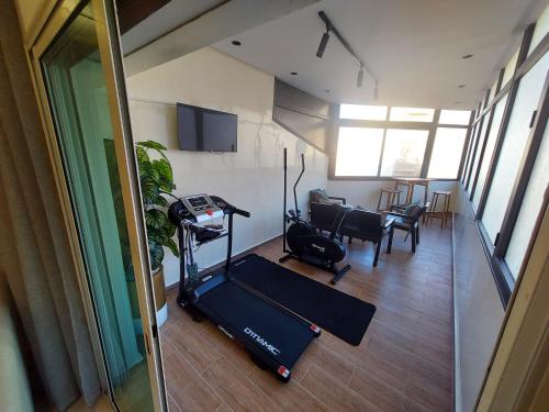 modern apartment opposite to HASSAN2 MOSQUE with side SEA view with sports machines with free underground GARAGE prohibited for unmarried couples of Arab origin space of 85m apartment too QUIET, Casablanca (zdjęcie 5)