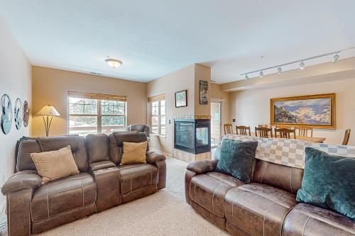 Mountain Vista image